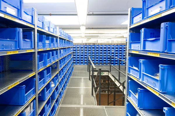 Rayonnages à étagères avec mezzanine