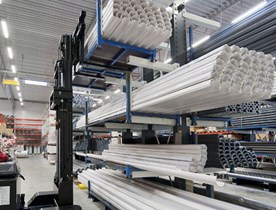 Le rayonnage en porte-à-faux moyen et lourd